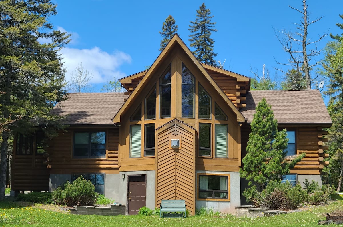 Superior Pine Tree Lodge